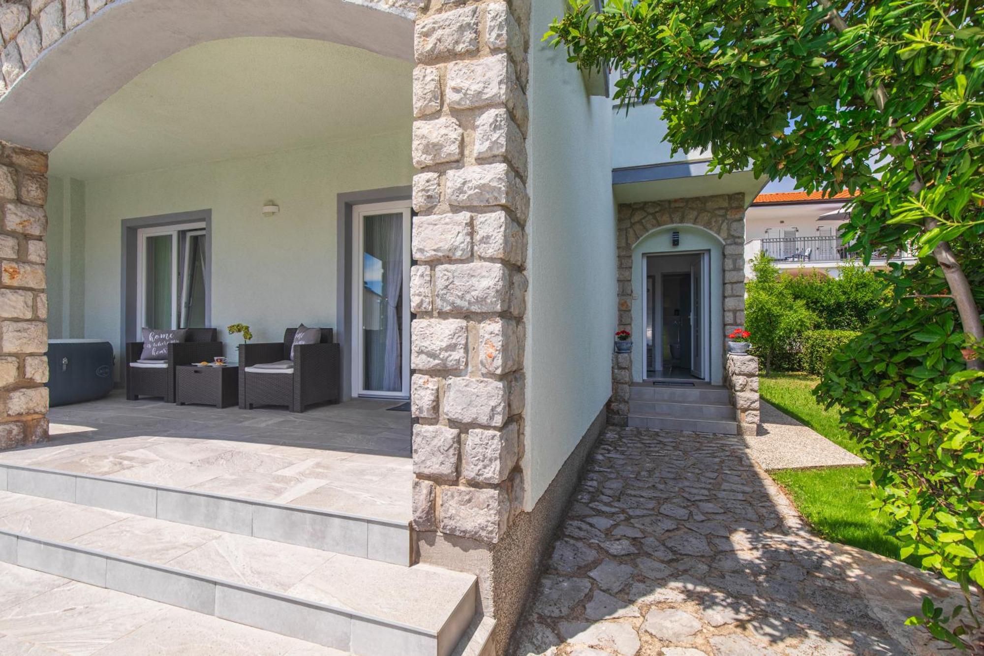 Apartment Tara With Seaview Krk Town Exterior foto