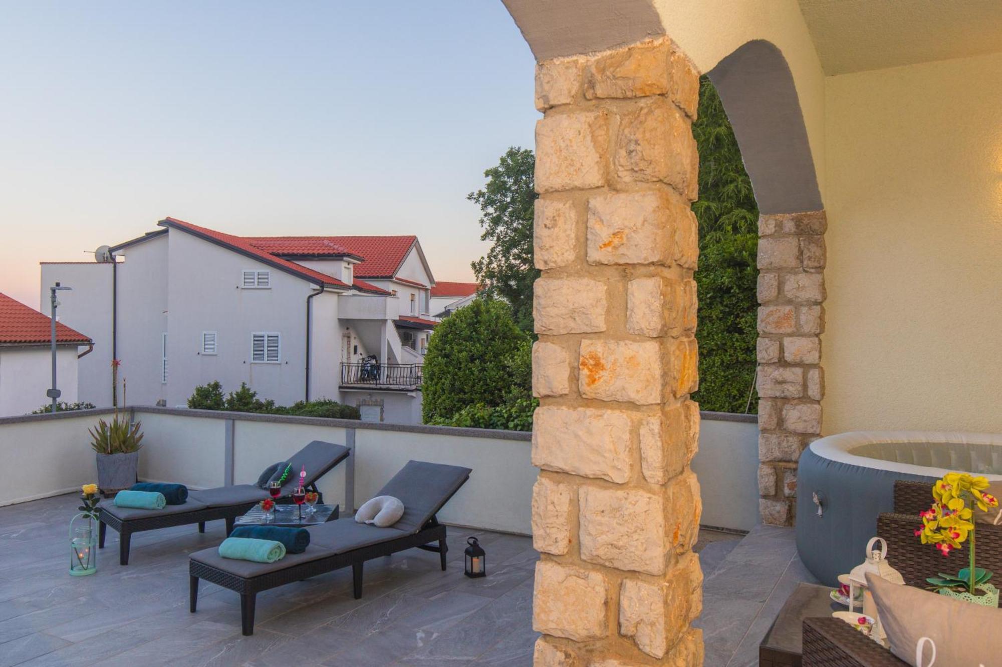 Apartment Tara With Seaview Krk Town Exterior foto